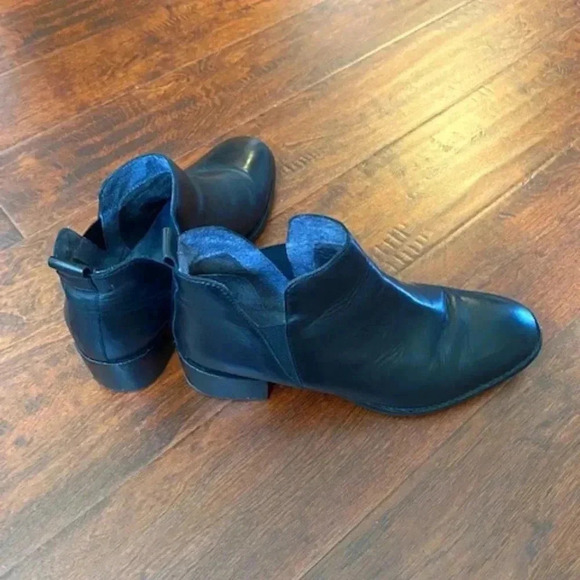 Seychelles Black Leather Chelsea Ankle Bootie Size 10 - Picture 1 of 9
